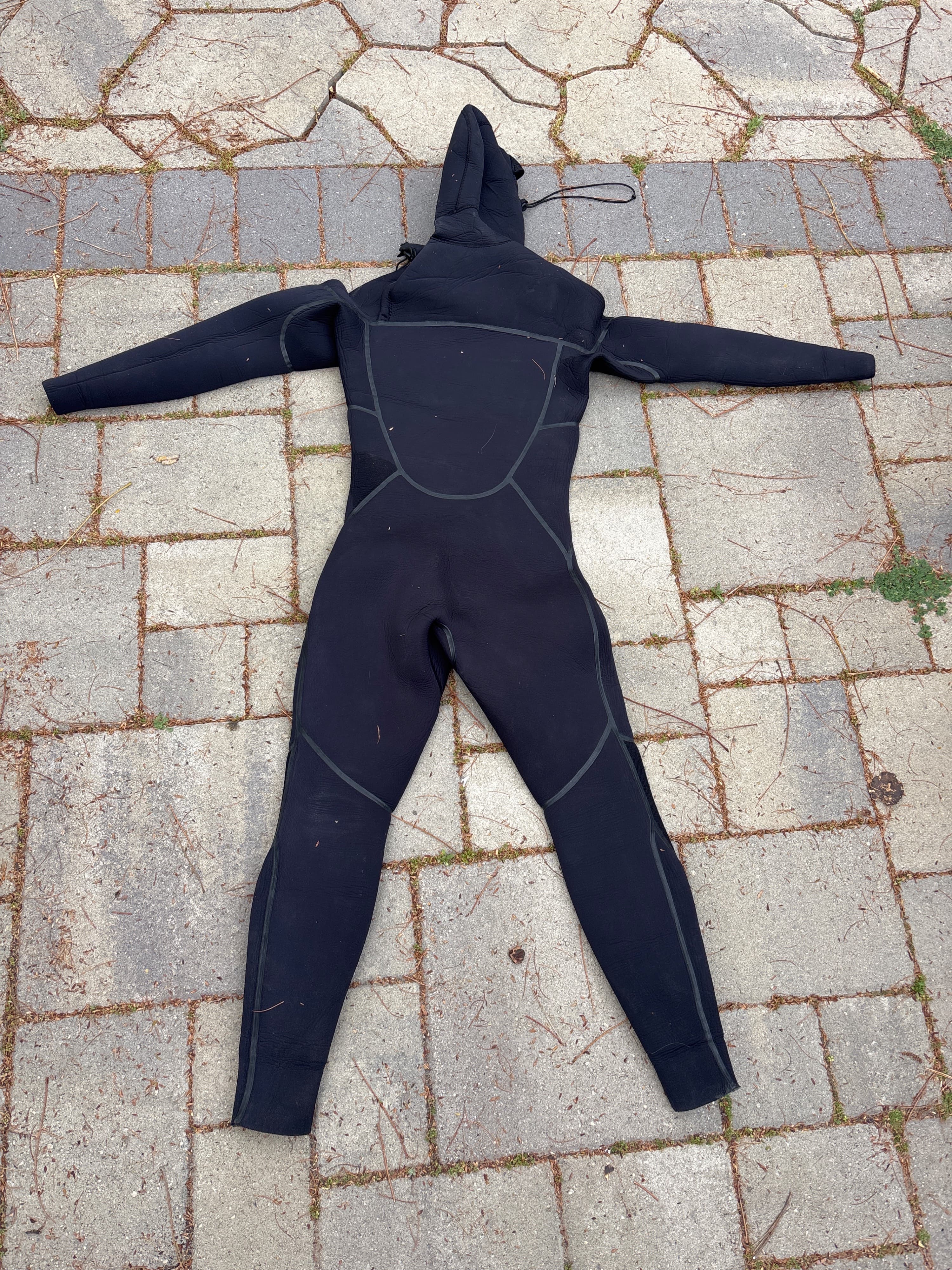 Need Essentials 6/4/3 Hooded Wetsuit - Image 1