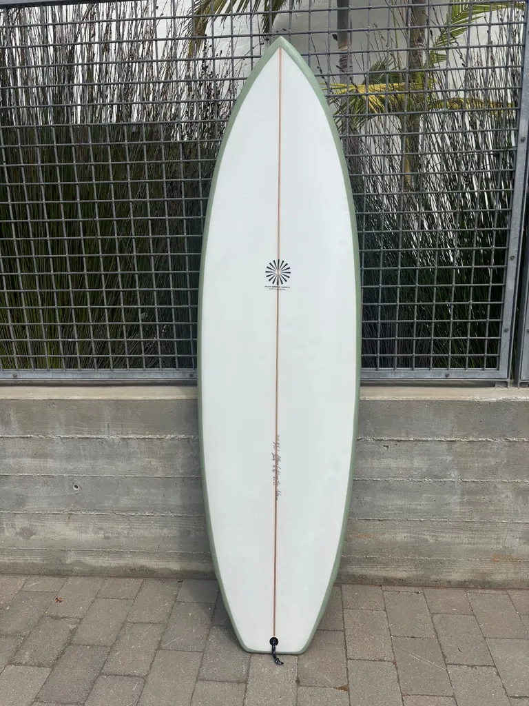 5’11 Alan Gibbons - Image 1