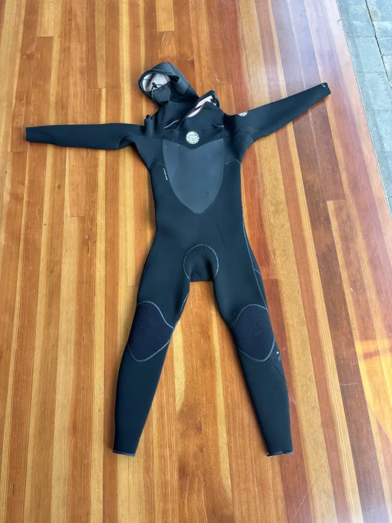 4/3 Ripcurl Flashbomb Sealed Hooded Suit (M) - Image 1