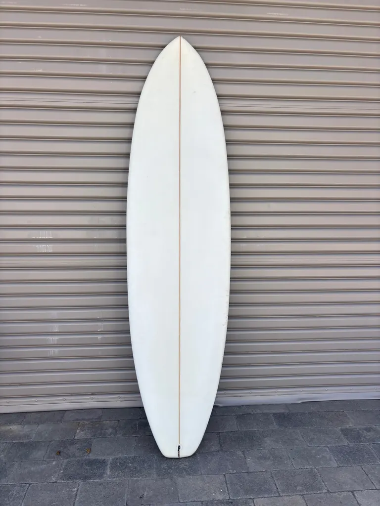 Great Beginner Surfboard With Fins - Image 1