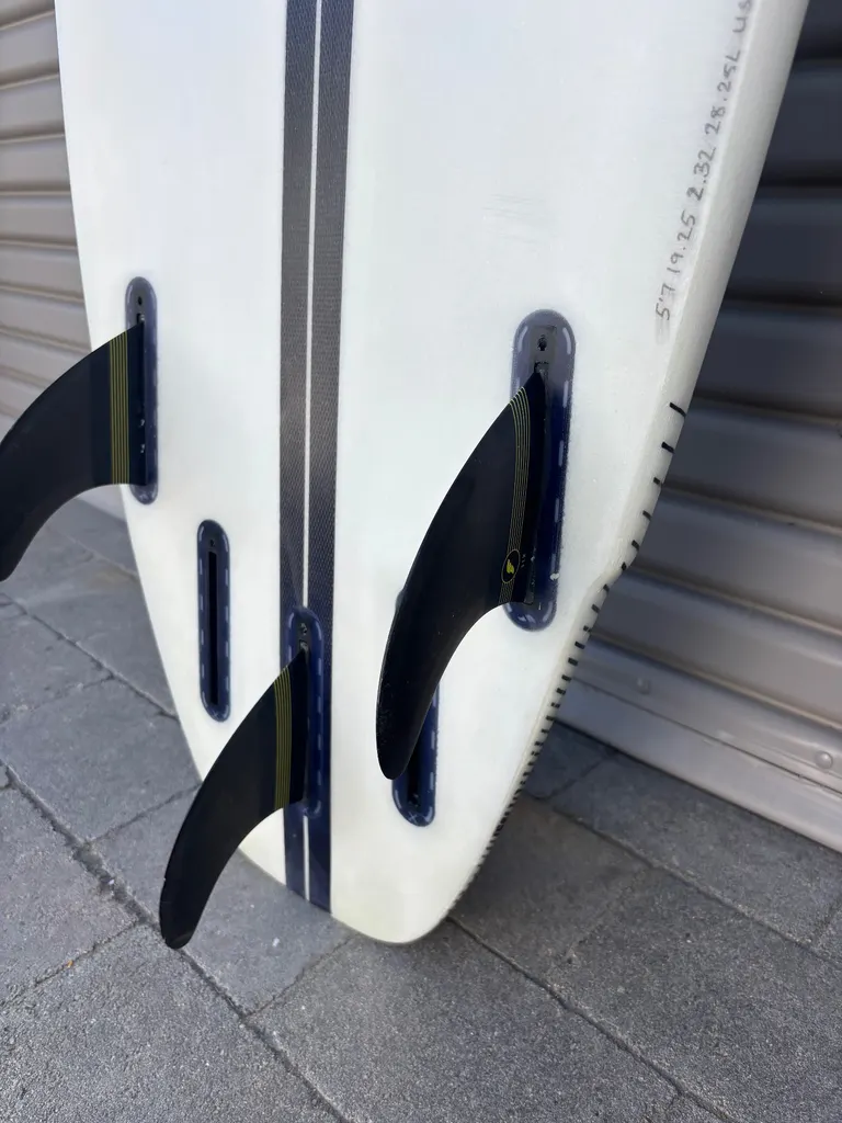 5'7 Lost Surfboards Rad Ripper With Fins! - Image 8