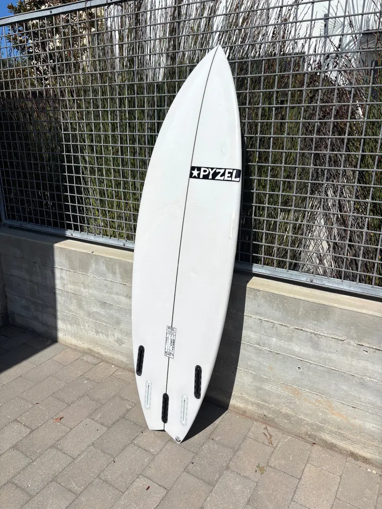 5’8 Pyzel Surfboards Pyzalien 2 XL - Image 3