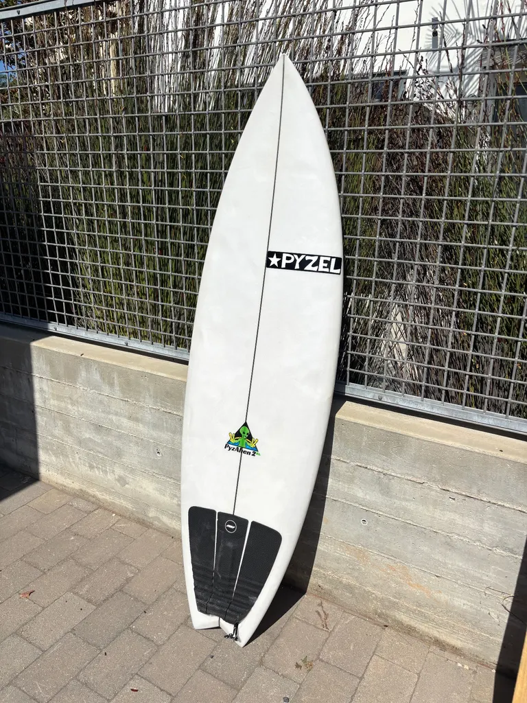 5’8 Pyzel Surfboards Pyzalien 2 XL - Image 9