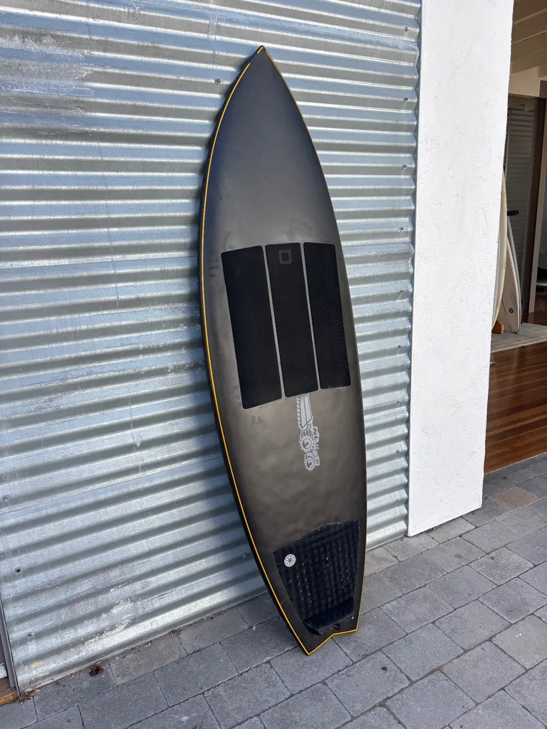 5’8 JS Surfboards Sub Xero Carbotune - Image 3