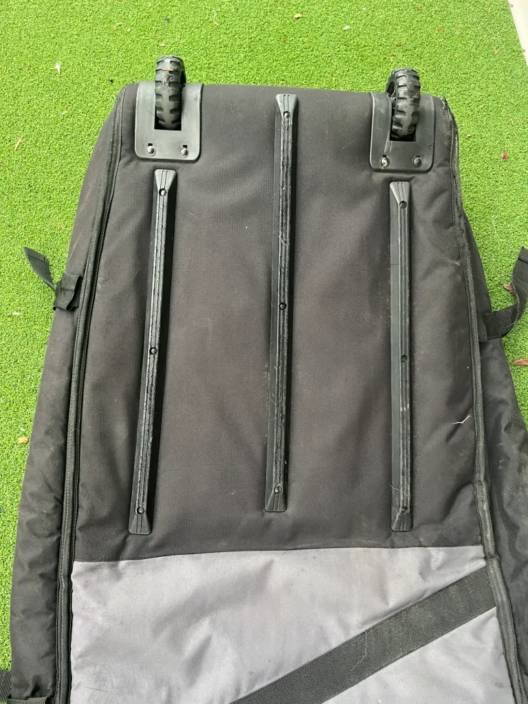 Dakine World Traveler Quad Surfboard Roller Bag 9'0" - Image 5