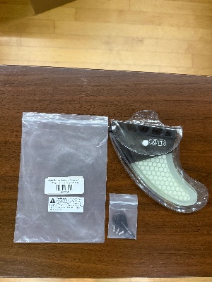 ELUDE Medium Fiberglass Hexcore Futures Thruster Fins - Thumbnail 5
