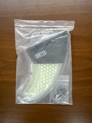 ELUDE Medium Fiberglass Hexcore Futures Thruster Fins - Thumbnail 7