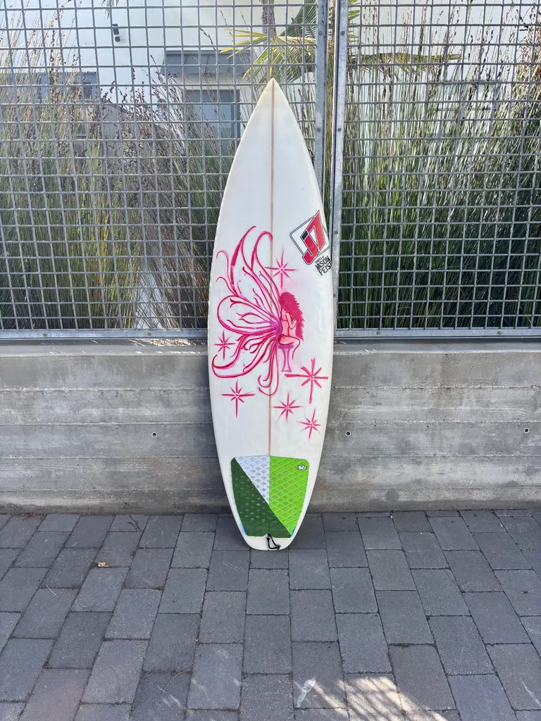 J7 5’5 Grom Board - Image 1